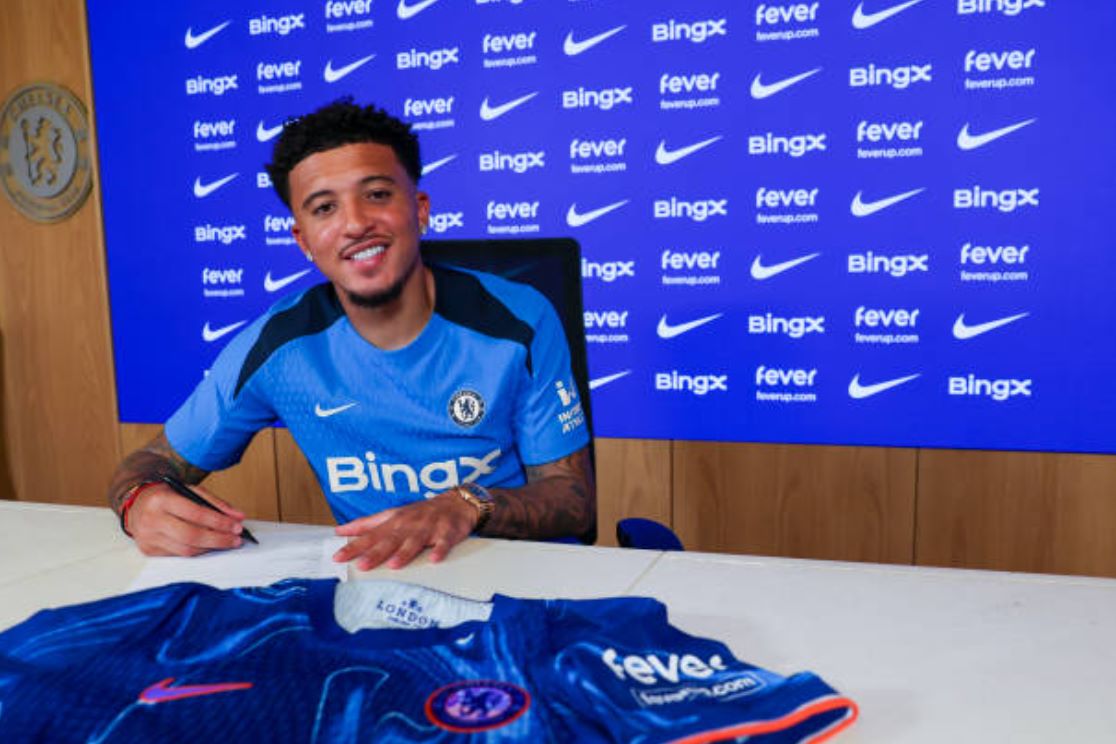 Sancho chuẩn bị ra sân cho Chelsea.